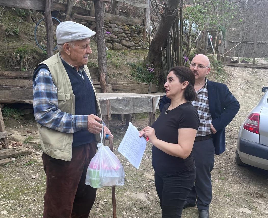 Sinop'ta kaçak avlanan kalkan balıkları vatandaşa dağıtıldı