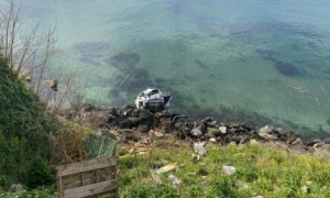 Sinop'ta otomobilin uçuruma devrildiği kazada sürücü yara almadı