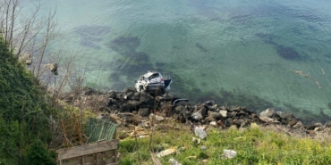 Sinop'ta otomobilin uçuruma devrildiği kazada sürücü yara almadı