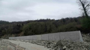 Sinop'ta taşkın kontrol duvarları su görmeden dökülmeye başladı