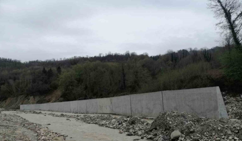 Sinop'ta taşkın kontrol duvarları su görmeden dökülmeye başladı