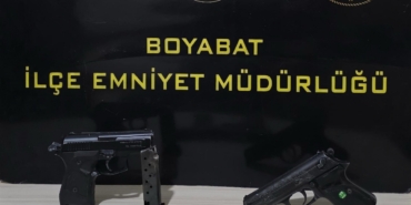 sinopta-uzerinde-ruhsatsiz-tabanca-tasiyan-3-supheli-gozaltina-alindi