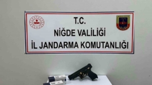 Şüphelenilen araçtan sahte avukat kimliği ile yasaklı madde çıktı