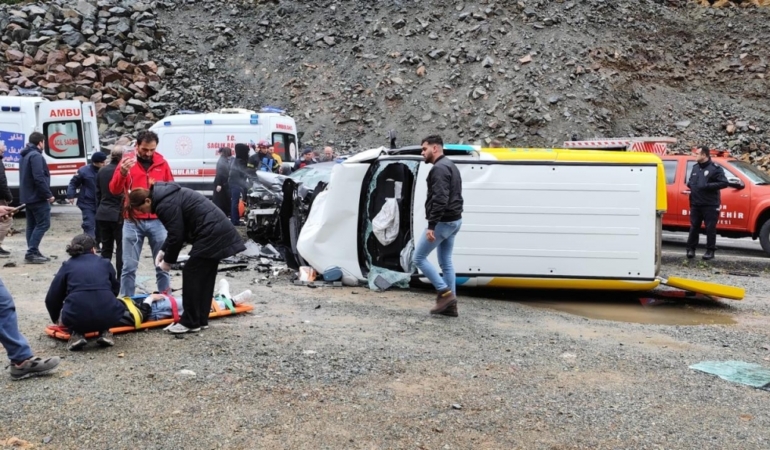 Trafik kazasında 6 kişi yaralandı