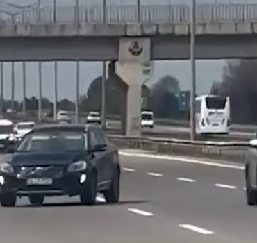 Trafikte geri geri giden sürücü tehlike saçtı