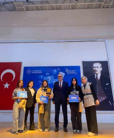 Türkeli Gençlik Merkezi temsilcileri il birincisi oldu