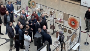 Tutuklu ve hükümlüler atık malzemelerden eşyalar yaparak satışa sunuyor