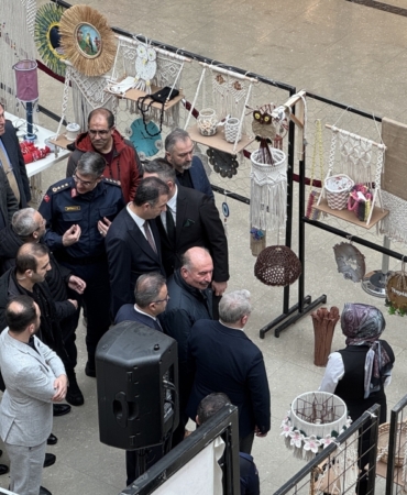 Tutuklu ve hükümlüler atık malzemelerden eşyalar yaparak satışa sunuyor