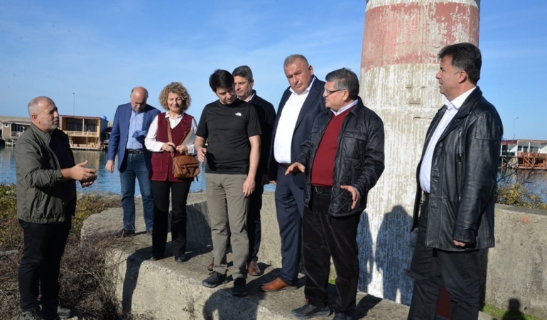 Vali Özarslan fırtınadan zarar gören alanları gezdi