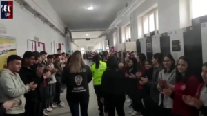 Sinop’ta öğrenciler polisleri alkışlarla karşıladı