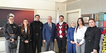 Tarih Topluluğu öğrencilerinden Rektör Taşdemir’e ziyaret