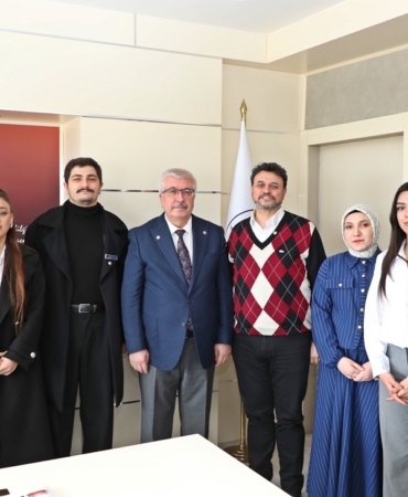Tarih Topluluğu öğrencilerinden Rektör Taşdemir’e ziyaret