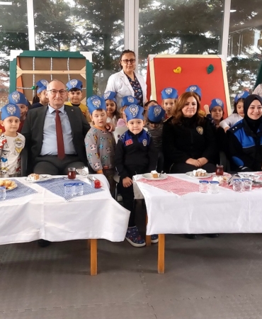 Sinop polisi anaokullu minikleri ziyaret etti
