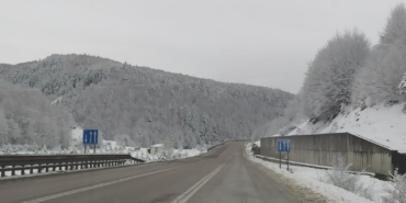 Sinop'a Nisan karı yağdı, yollar beyaza büründü