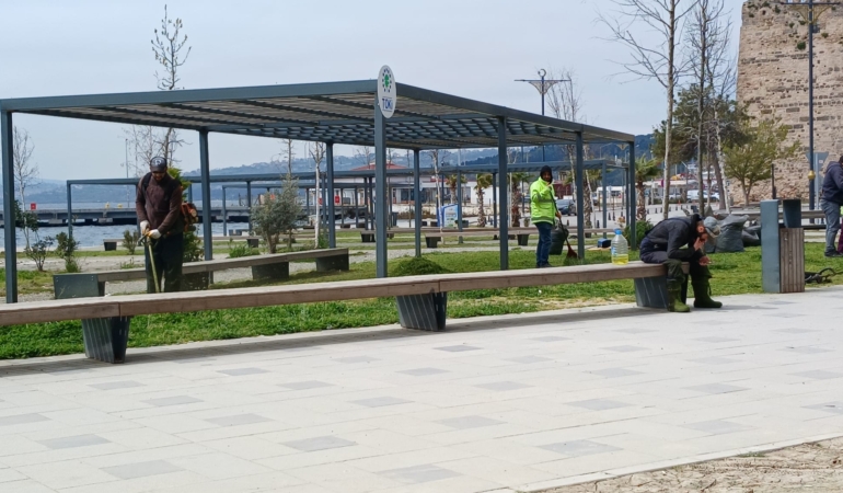 Sinop’ta yeşil alanlarda çim biçme çalışması yapıldı