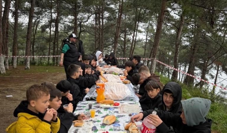 Minik sporcular mangal etkinliğinde moral buldu