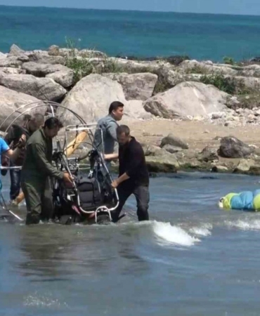 19-mayis-gosterisinde-paramotor-kazasi-1-yarali