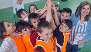 20250513-geleneksel-cocuk-oyunlari-senligi-coskuyla-gerceklestirildi-298236-77d36177e394b36bd780