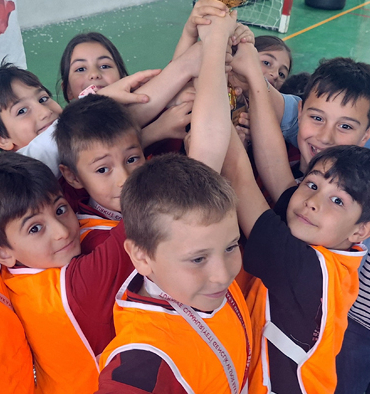 20250513-geleneksel-cocuk-oyunlari-senligi-coskuyla-gerceklestirildi-298236-77d36177e394b36bd780