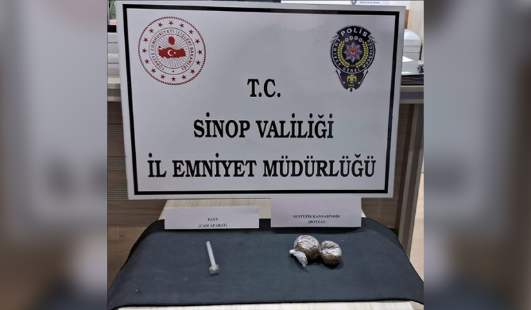 SİNOP’TA 19.50 GRAM SENTETİK KANNABİNOİD HAM MADDESİ YAKALANDI