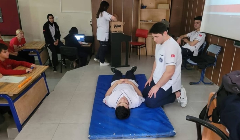 İlk yardıma ilk adımlarını attılar