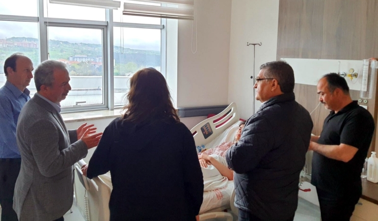 Vali Özarslan kazada yaralananları ziyaret etti