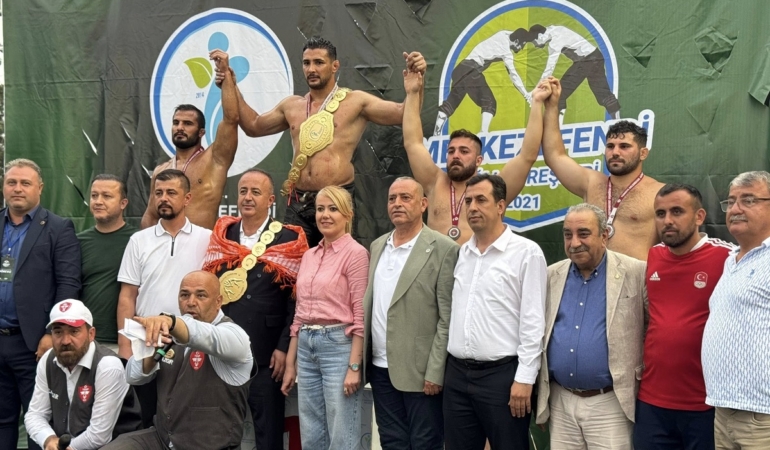 Sinoplu Mustafa Taş başpehlivan oldu