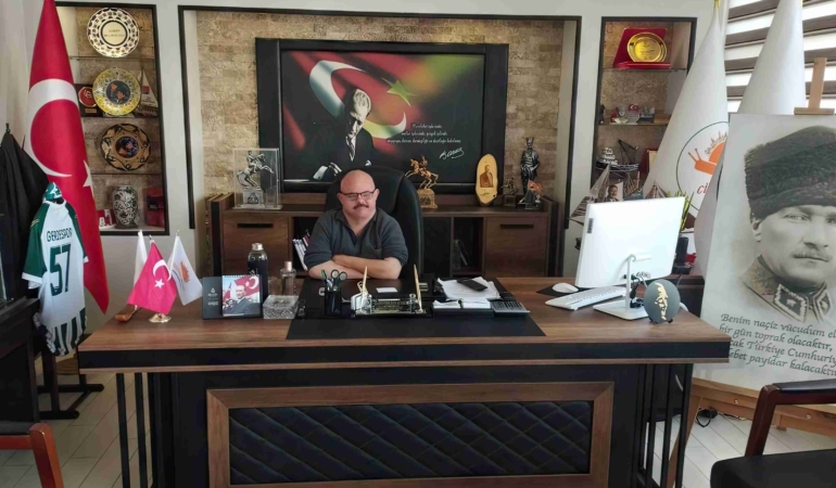 Başkan koltuğu devretti