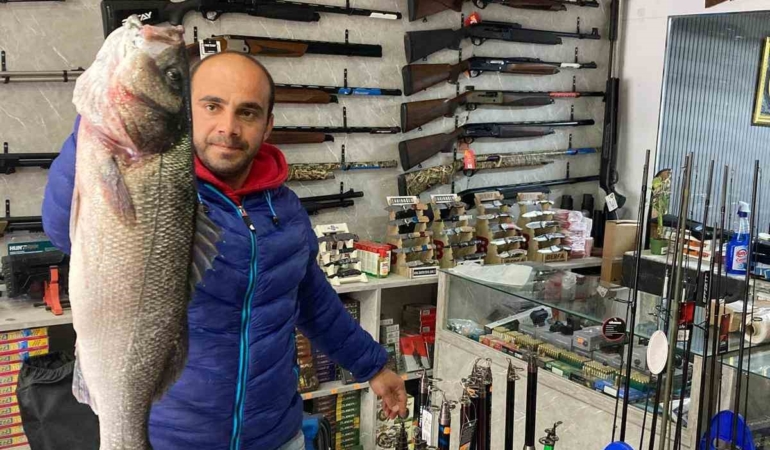 7,5 kiloluk dev levrek oltaya vurdu