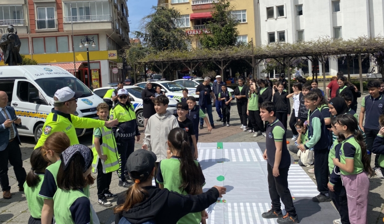 Öğrencilere trafik kuralları hakkında bilgi verildi