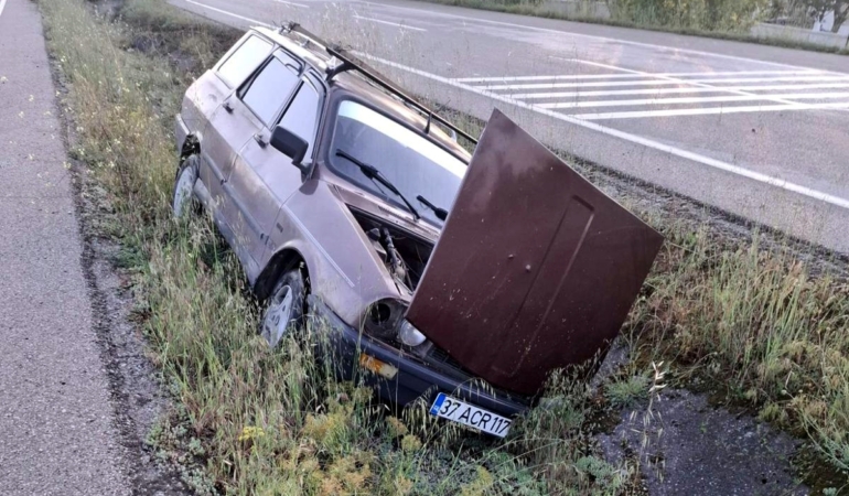 Otomobil su kanalına devrildi: 1 yaralı