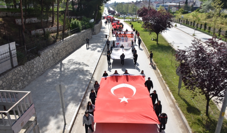 İlçe halkı gençlik yürüyüşünde buluştu