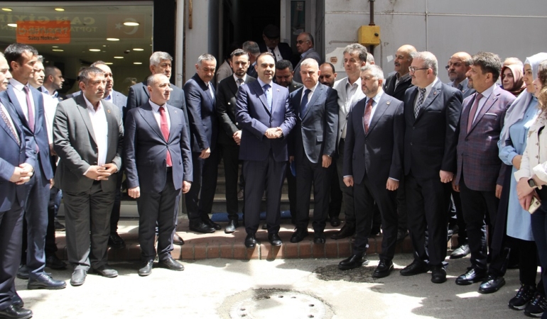 Bakan Kacır, AK Parti ve MHP Sinop il başkanlıklarını ziyaret etti