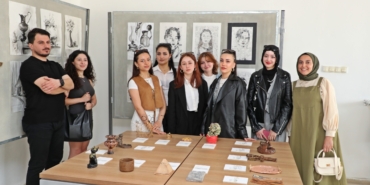 RESİM BÖLÜMÜ ÖĞRENCİLERİNDEN İLK SERGİ HEYECANI