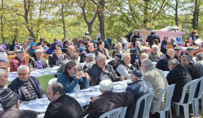 Alaçam bolluk aşıyla şenlendi