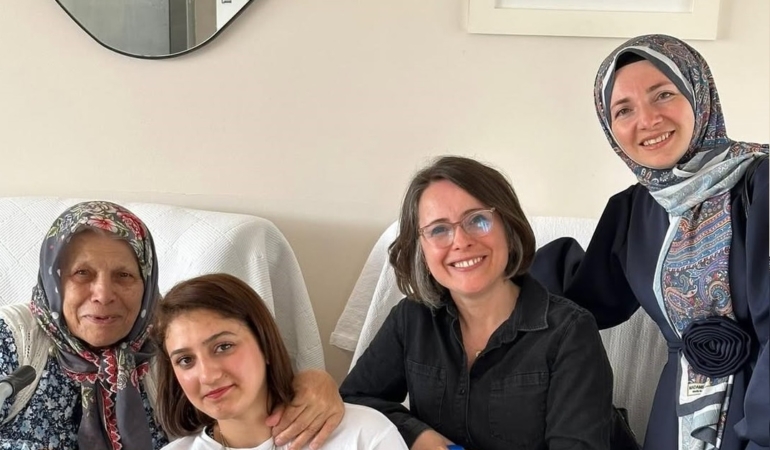 Sinop’ta lise öğrencileri huzurevi sakinlerini unutmadı