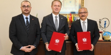 ORDU ÜNİVERSİTESİ ULUBEY MESLEK YÜKSEKOKULUNA YÖNELİK AKADEMİ-SEKTÖR İŞ BİRLİĞİ PROTOKOLÜ İMZALANDI