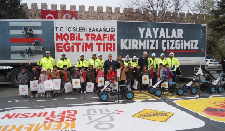 SİNOP’TA MOBİL TRAFİK EĞİTİM TIRI