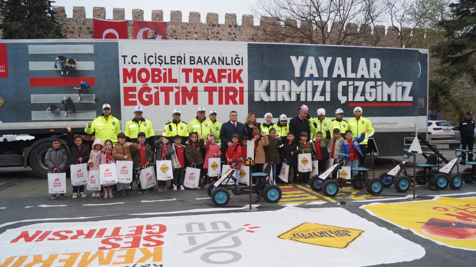 SİNOP’TA MOBİL TRAFİK EĞİTİM TIRI