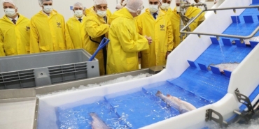 BAKAN KACIR, BÖLGENİN LOKOMOTİFİ OLACAK SU ÜRÜNLERİ İŞLEME TESİSİNİ GEZDİ