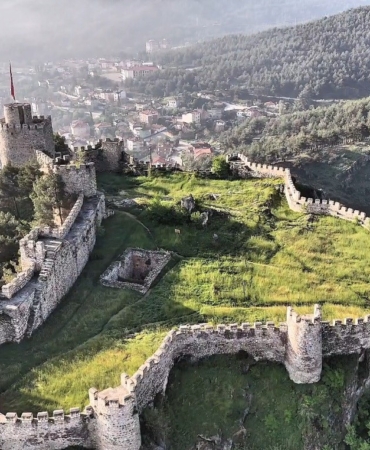 BOYABAT KALESİ: 2 BİN 700 YILDIR TARİHE MEYDAN OKUYOR
