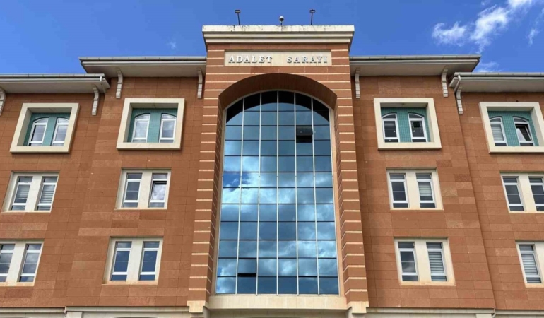 Çocuğu darp edip tacizde bulunduğu iddia edilen sanığa hapis cezası