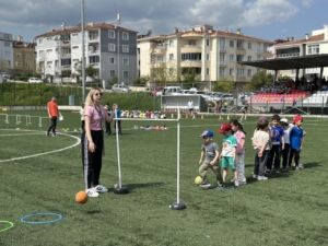 cocuk-oyunlari-etkinligi-duzenlendi