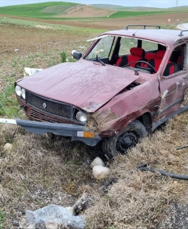 corumda-otomobil-devrildi-6-yarali