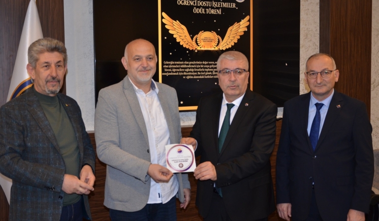 Sinop’ta öğrenci dostu işletmelere özel etiketler dağıtıldı