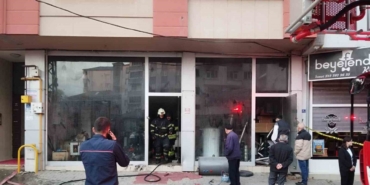 depo-olarak-kullanilan-is-yerinde-yangin-cikti