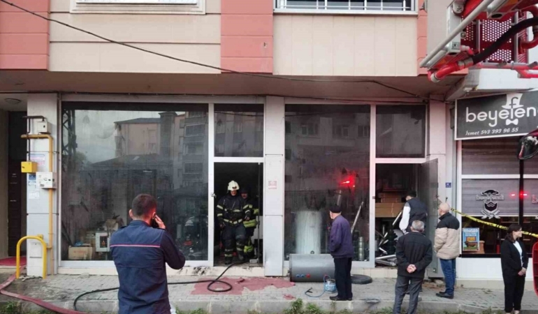 Depo olarak kullanılan iş yerinde yangın çıktı