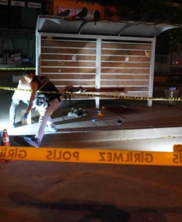 emekli-polis-durakta-kendini-vurdu