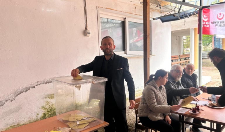 Başkan Emrah Özçelik güven tazeledi