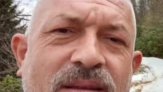 KESTİĞİ AĞACIN ALTINDA KALAN ADAM HAYATINI KAYBETTİ